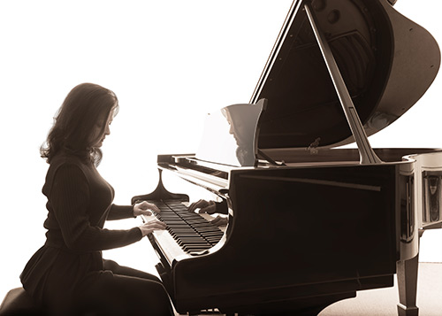 A pianist practising scales