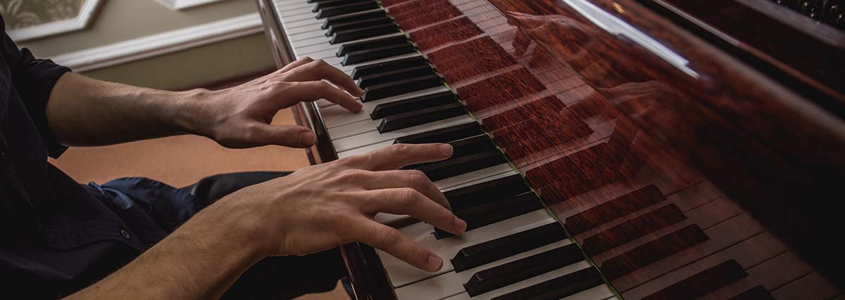 hands-playing-the-piano