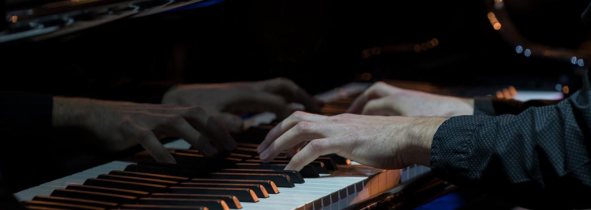 hands playing the grand piano