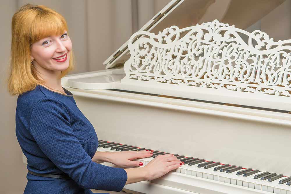 Lady at the piano
