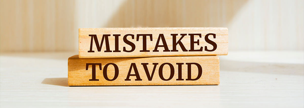 Mistakes to avoid written on wooden blocks