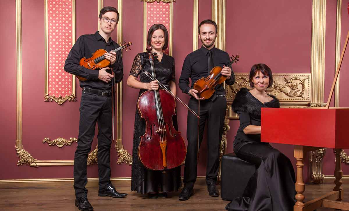 Pianist with other musicians