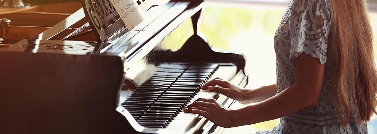 woman-practising-the-piano